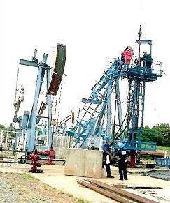 photo of workover unit